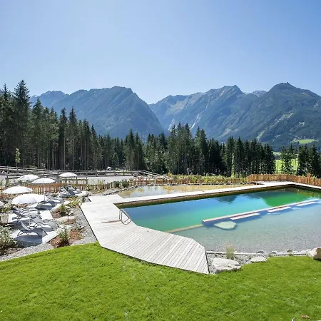 Magnificent Chalet In Neukirchen With Sauna Dağ evi Neukirchen am Großvenediger
